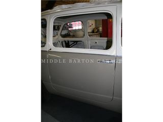 REAR DOOR LH 600M