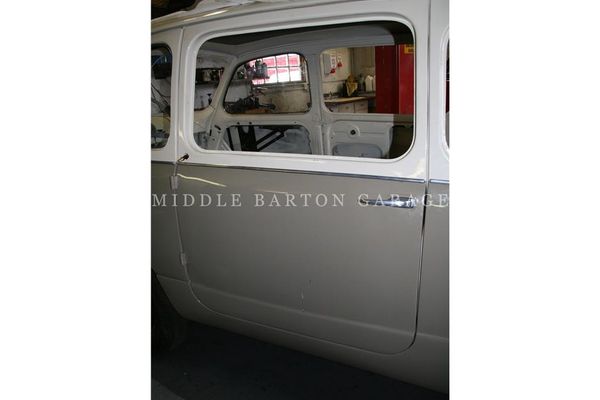 REAR DOOR LH 600M