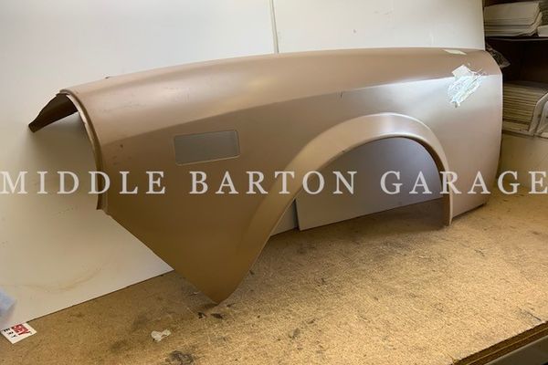 FRONT WING R/H ANGULAR PROFILE US CARS 124 SPIDER