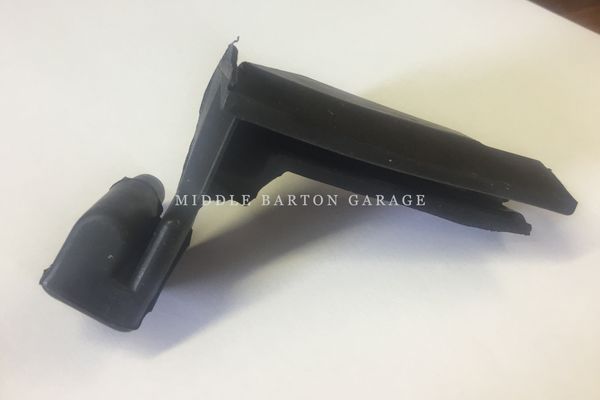 RUBBER CAP ON B PILLAR RH