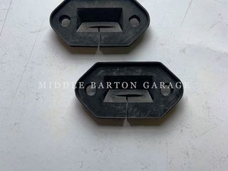 FRONT BONNET HINGE RUBBERS (PAIR) 600/D/E