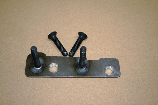 MOUNTING PLATE FOR DUAL CIRCUIT MASTER CYLINDER