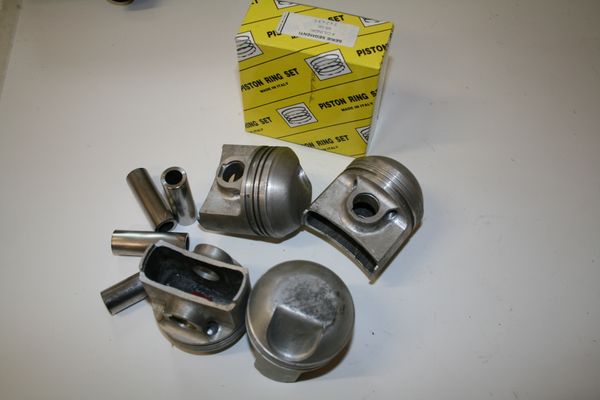 FORGED PISTON SET  FIAT ABARTH 1000 RADIALE 65MMS  AE BORGO NOS WITH PINS & RINGS