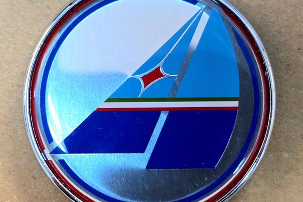 AZZURA BADGE 124